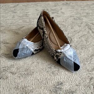 Chic Black and Tan Flats with Snakeskin Print